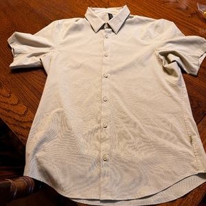 Lululemon Short Sleeved Button Up Shirt. Mens. Medium.EUC